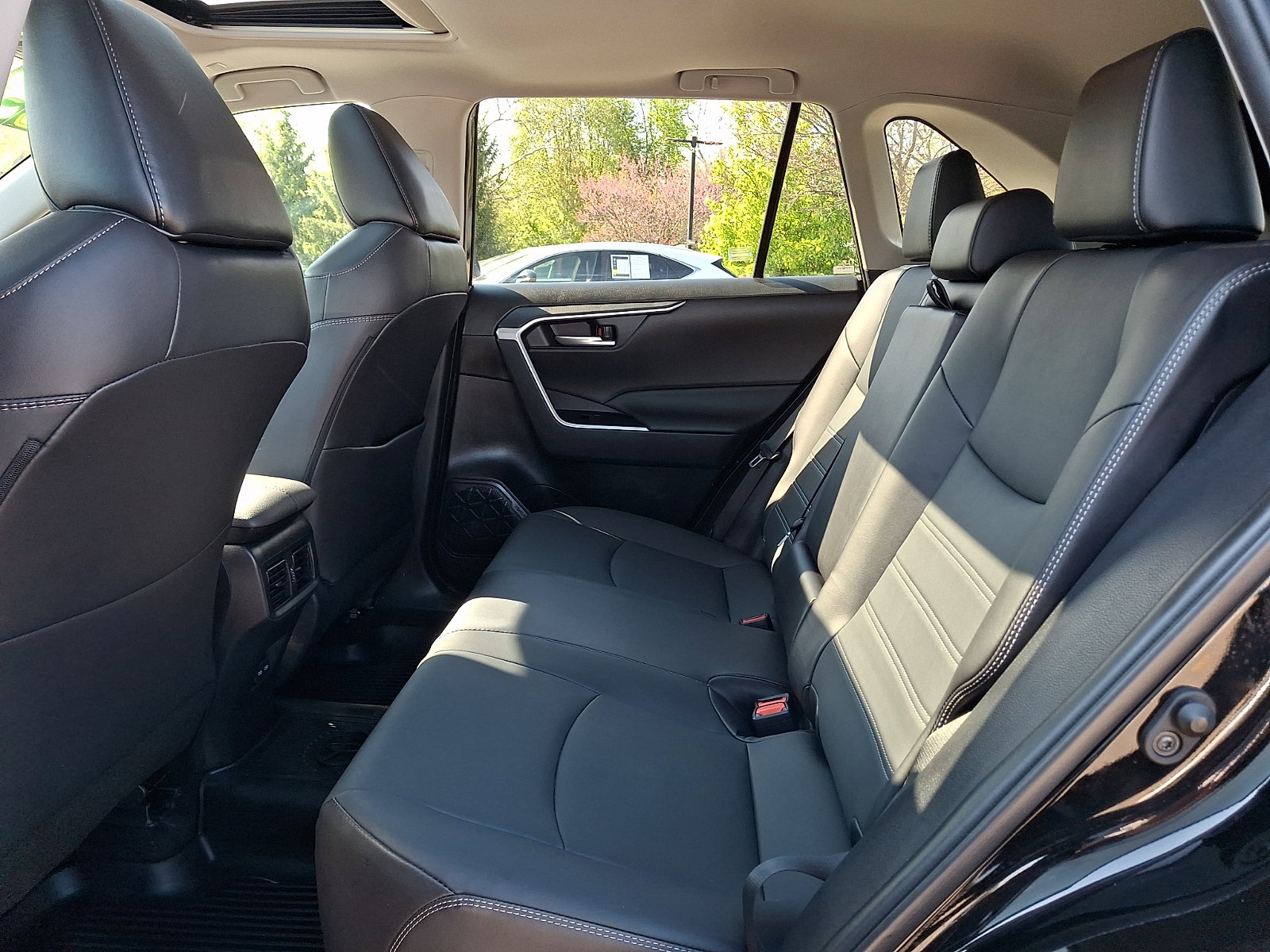Used 2023 Toyota RAV4 XLE Premium AWD/4WD image 10