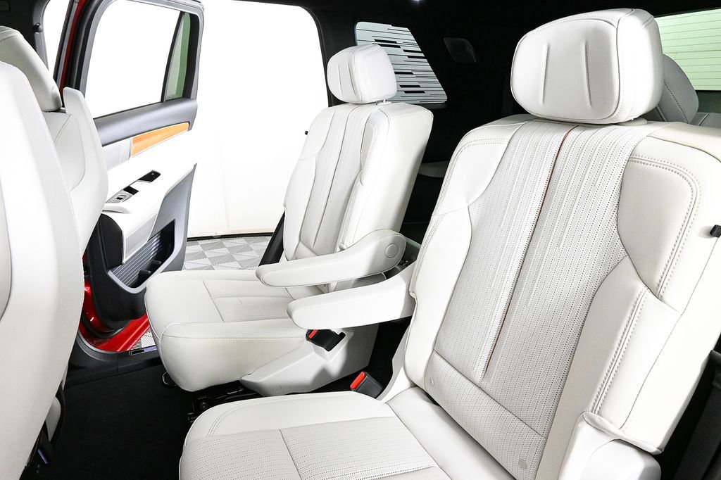 New 2026 Cadillac Vistiq Sport image 20