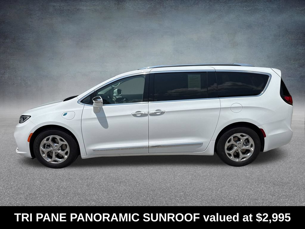 Used 2021 Chrysler Pacifica Limited w/ Uconnect Theater Family Group FWD image 3