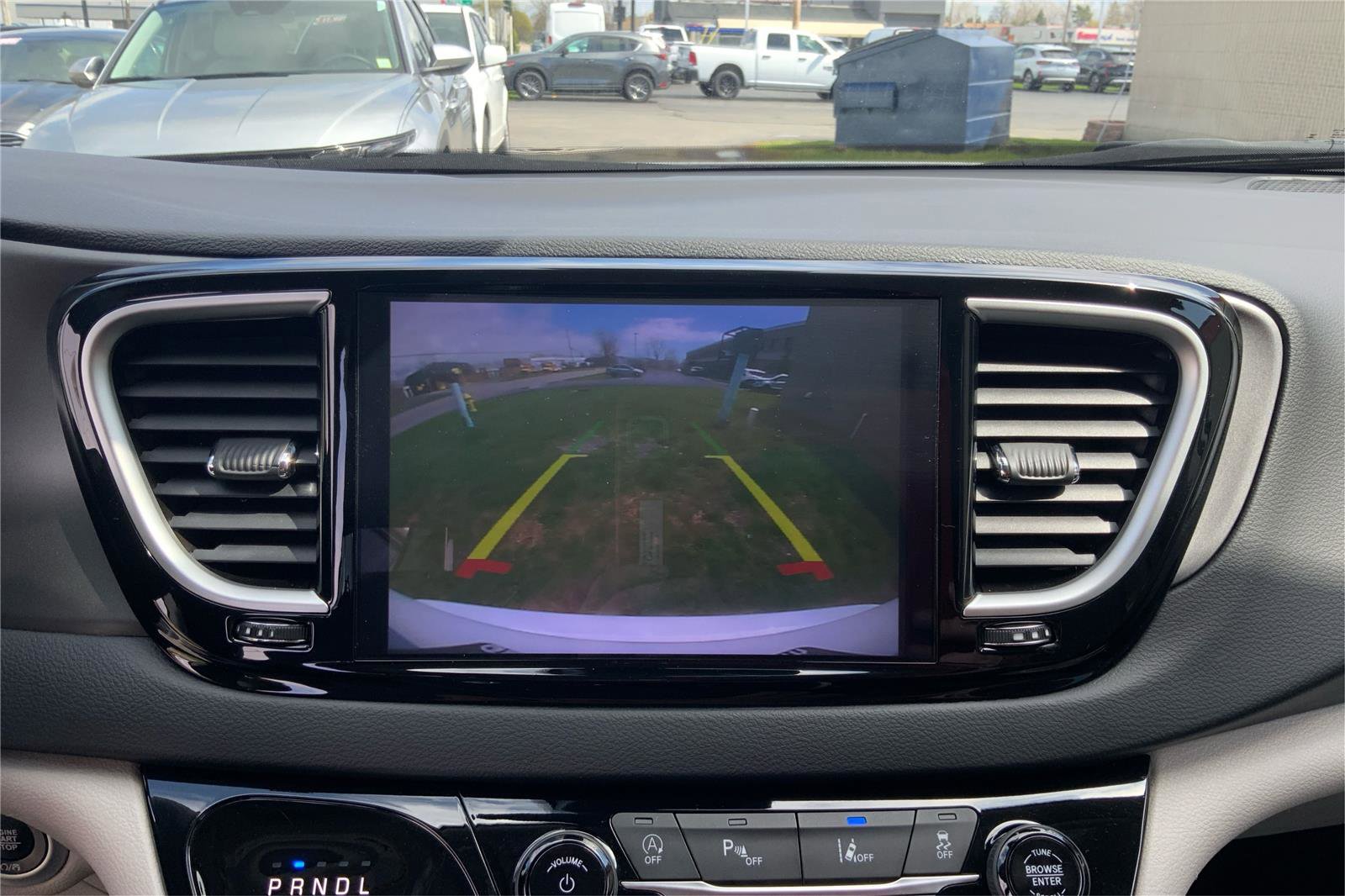 Used 2023 Chrysler Pacifica Touring-L FWD image 32