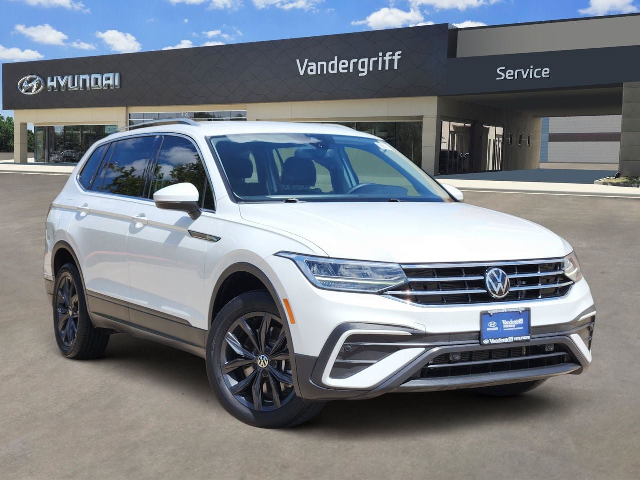 Used 2024 Volkswagen Tiguan SE