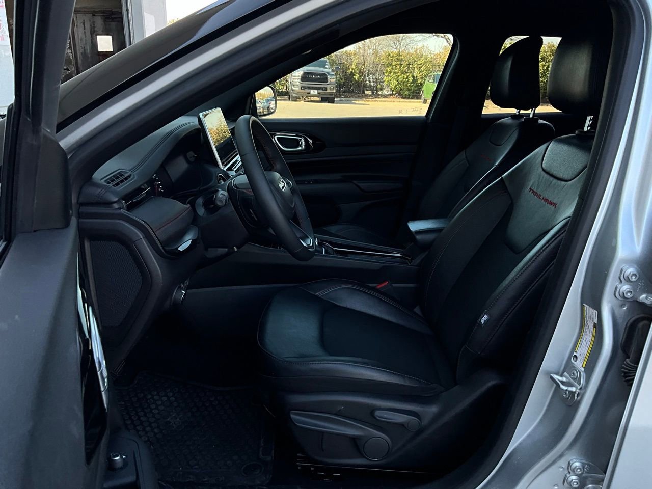 Used 2025 Jeep Compass Trailhawk image 9