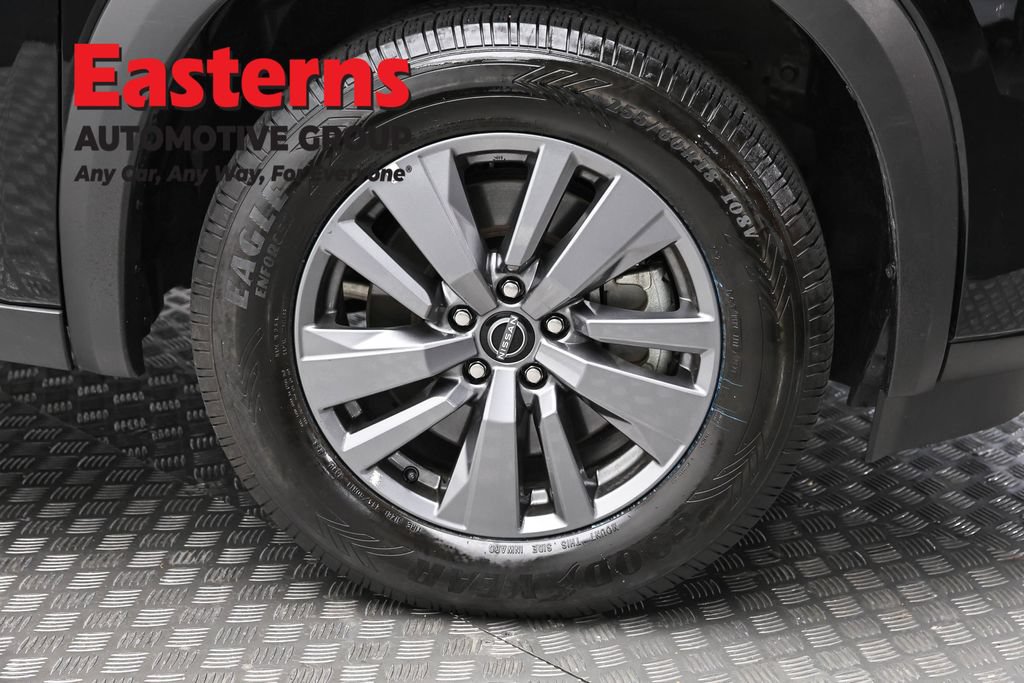 Used 2025 Nissan Pathfinder SV FWD image 33