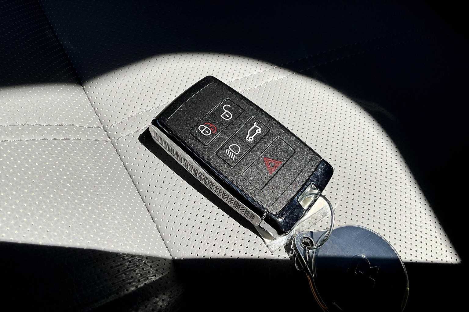 New 2026 Land Rover Range Rover Velar Dynamic SE image 35