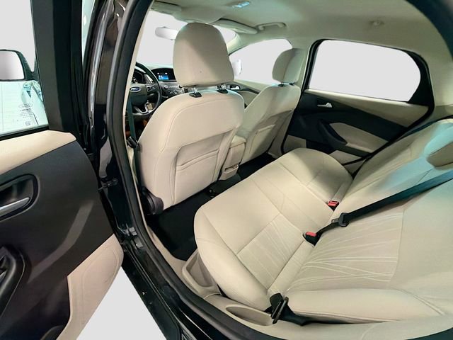 Used 2015 Ford Focus SE w/ SE Cold Weather Package image 20