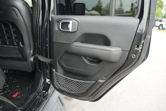 Used 2022 Jeep Wrangler Unlimited Rubicon w/ Xtreme Recon 35" Tire Package AWD/4WD image 24