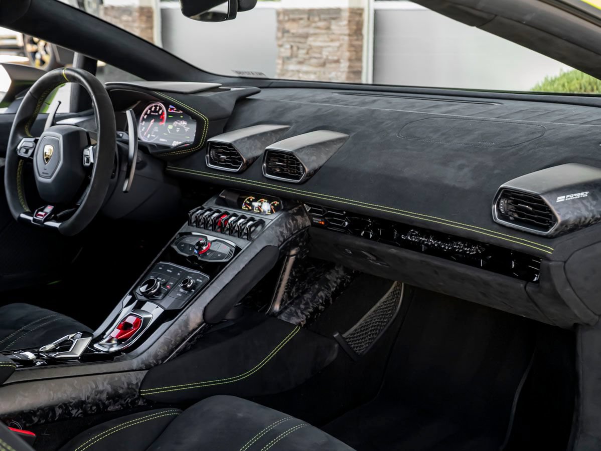 Used 2019 Lamborghini Huracan Performante AWD/4WD image 33