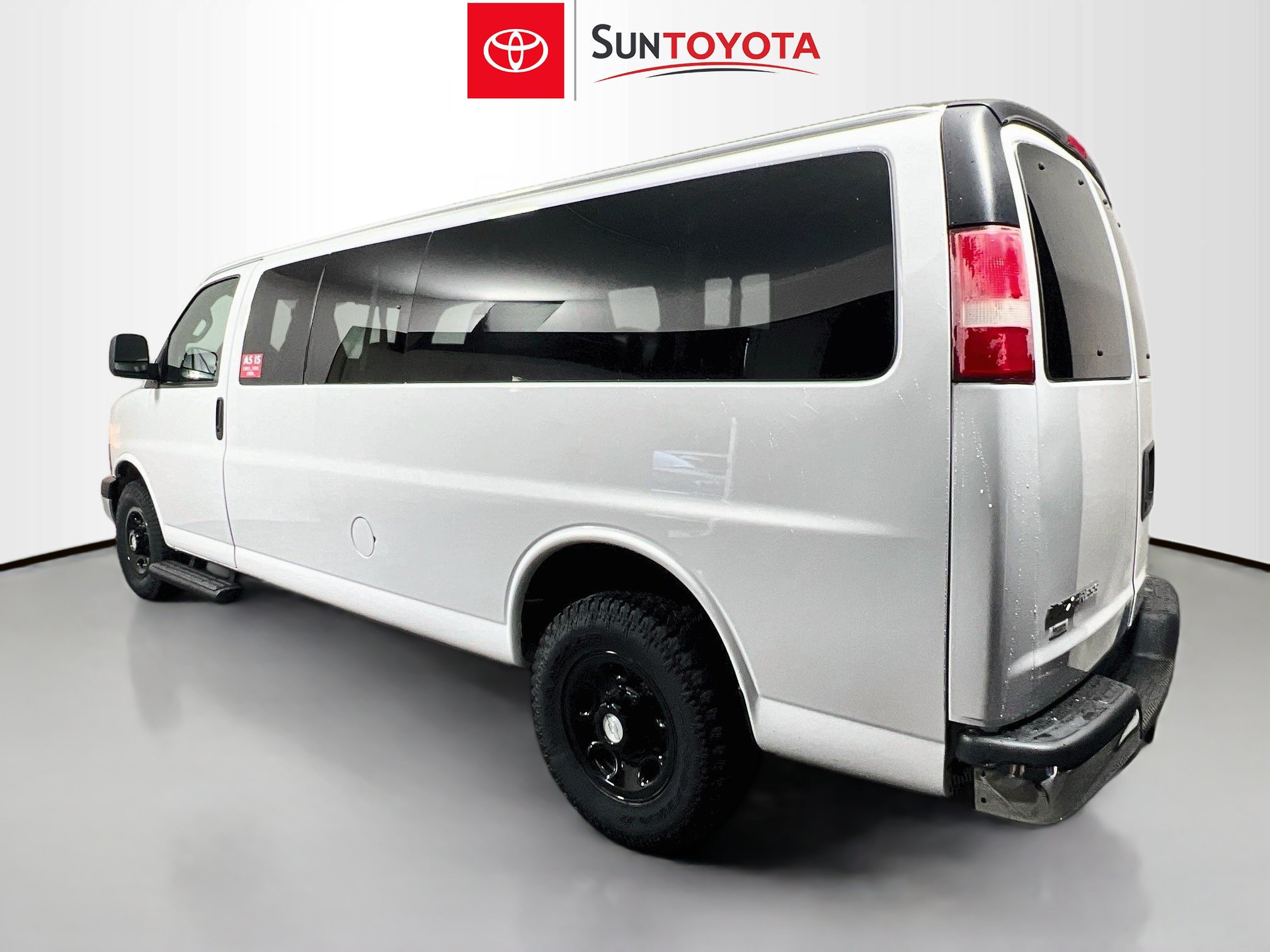 Used 2017 Chevrolet Express 3500 LT w/ LT Preferred Equipment Group RWD image 6