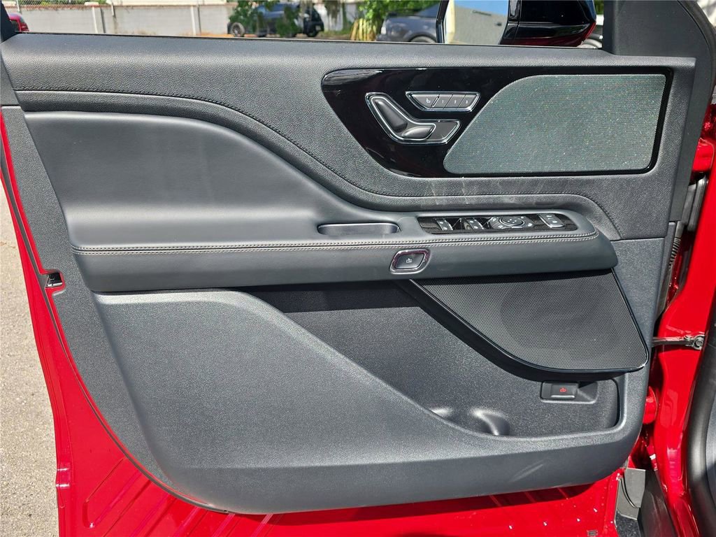 New 2026 Lincoln Aviator AWD image 14