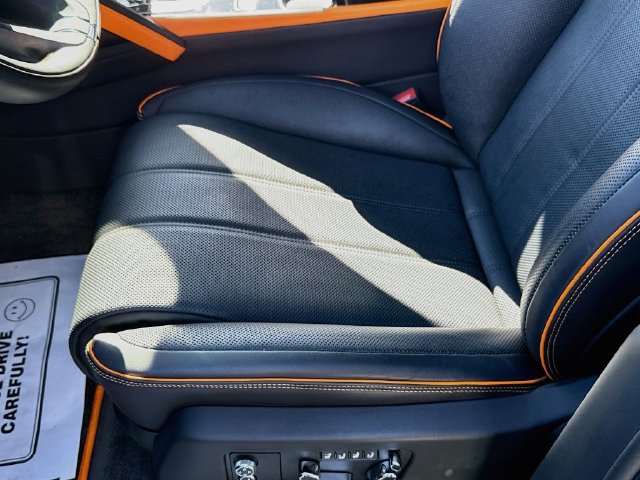 Used 2025 Bentley Bentayga AWD/4WD image 20