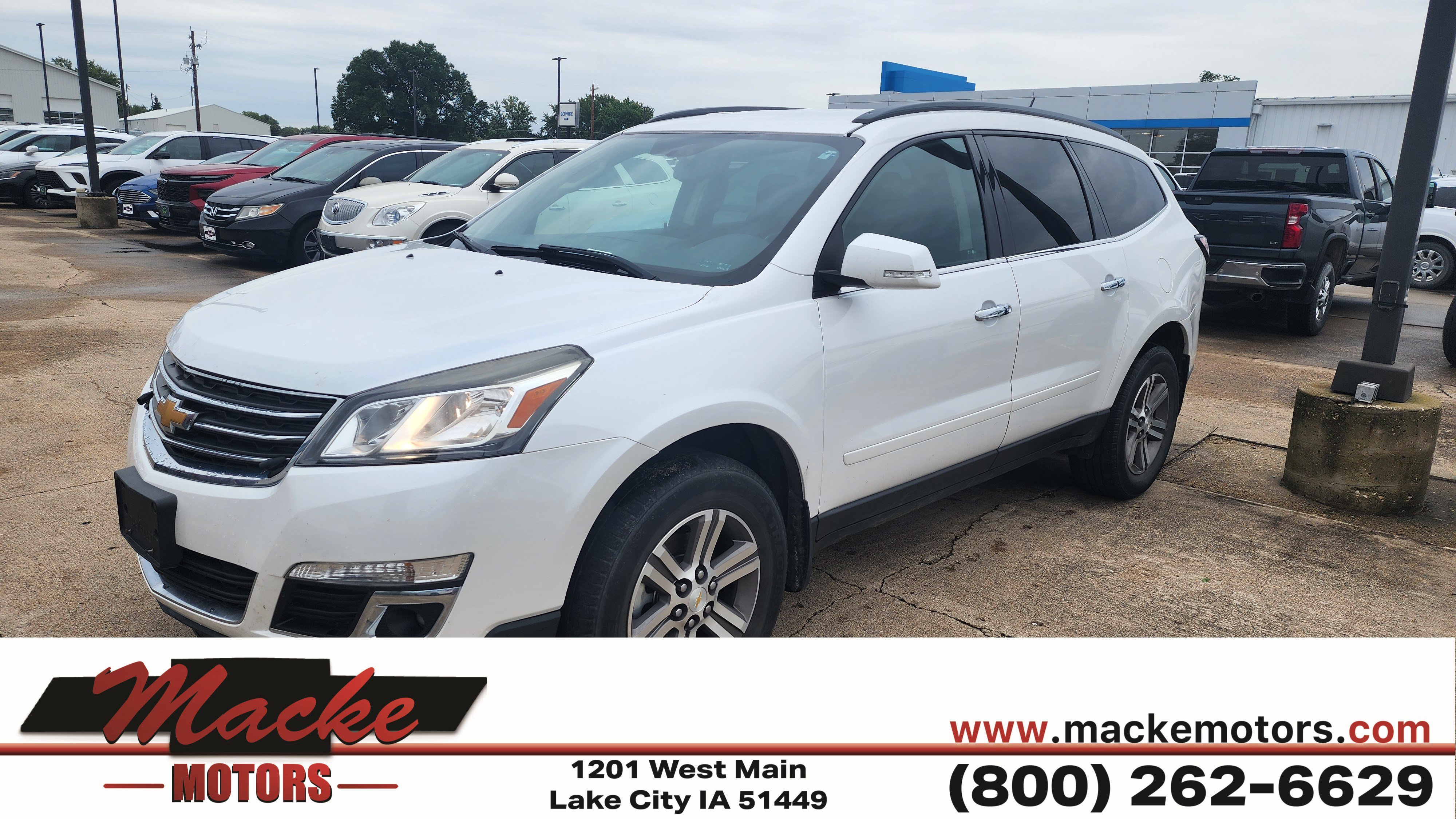 Used 2017 Chevrolet Traverse LT FWD image 1