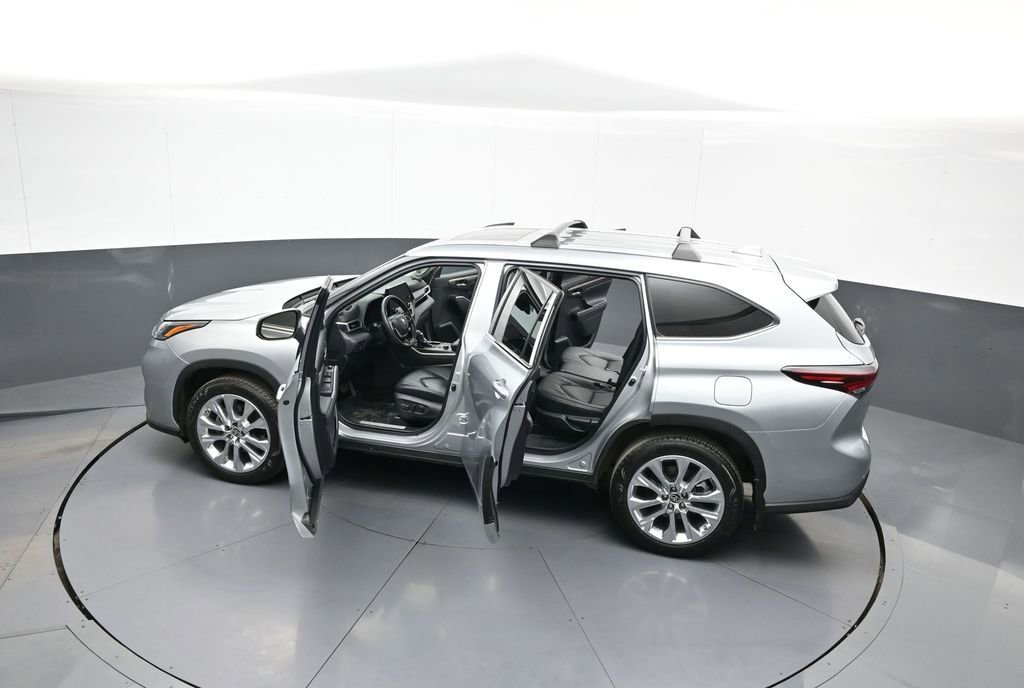 Certified 2024 Toyota Highlander Limited AWD/4WD image 46