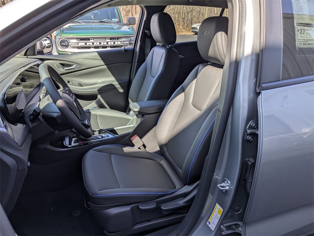 New 2025 Buick Encore GX Sport Touring image 10
