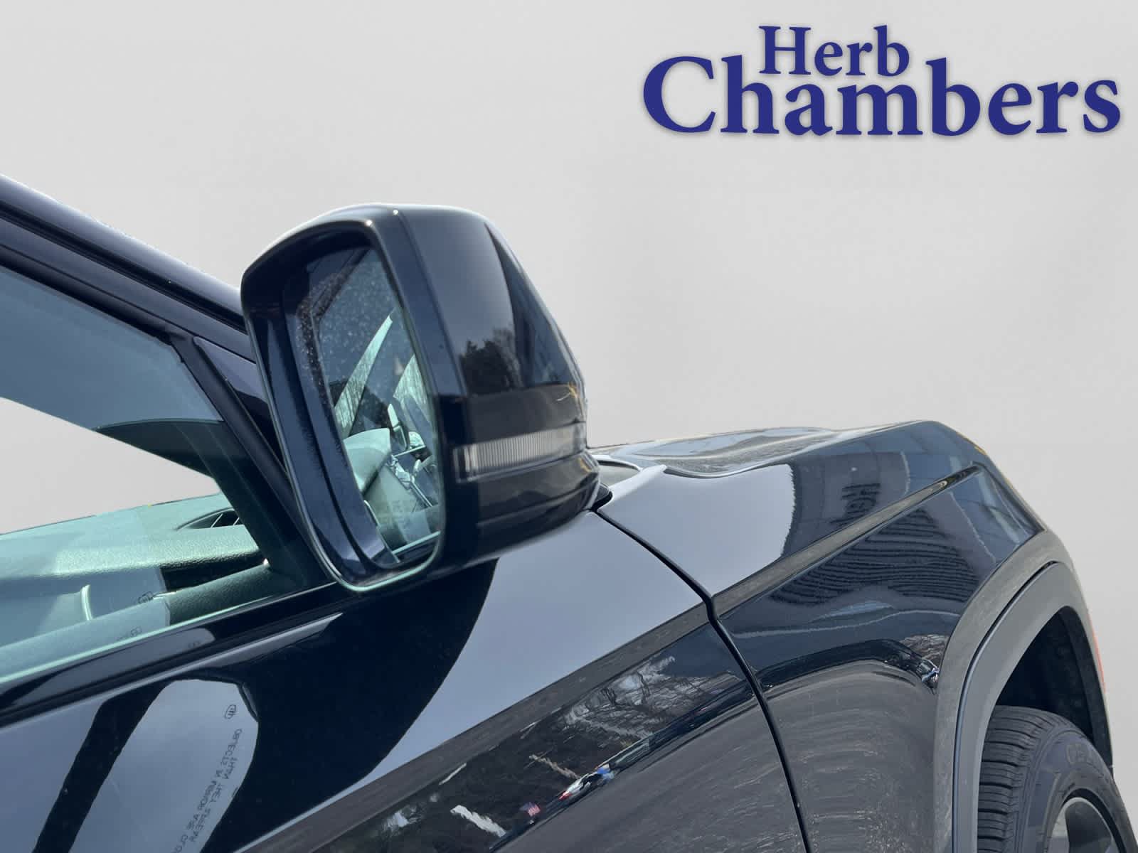 Used 2023 Jeep Grand Cherokee Altitude AWD/4WD image 10