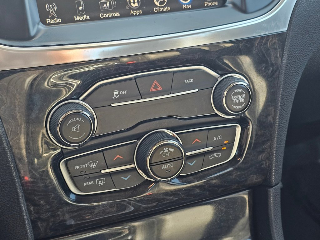 Used 2016 Chrysler 300 C image 9