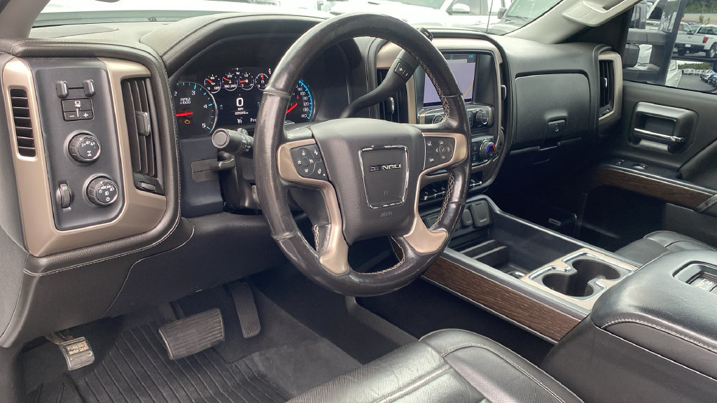 Used 2019 GMC Sierra 2500 Denali w/ Duramax Plus Package AWD/4WD image 15