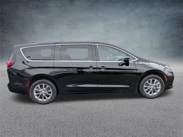 New 2025 Chrysler Pacifica Select w/ Uconnect Theater Family Group image 3