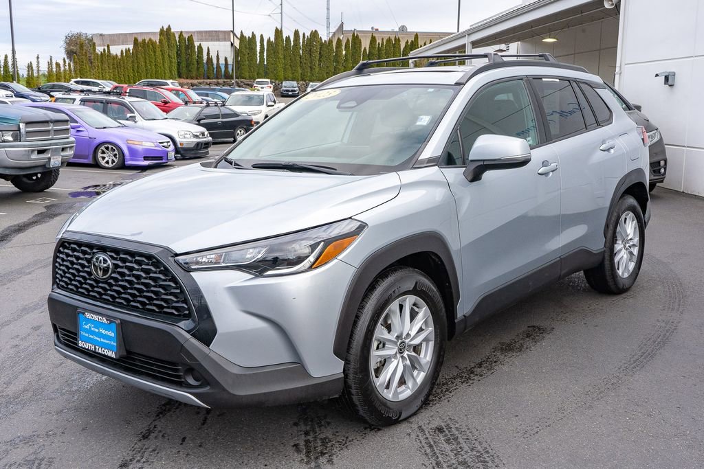 Used 2023 Toyota Corolla Cross LE w/ Moonroof Package AWD/4WD image 6