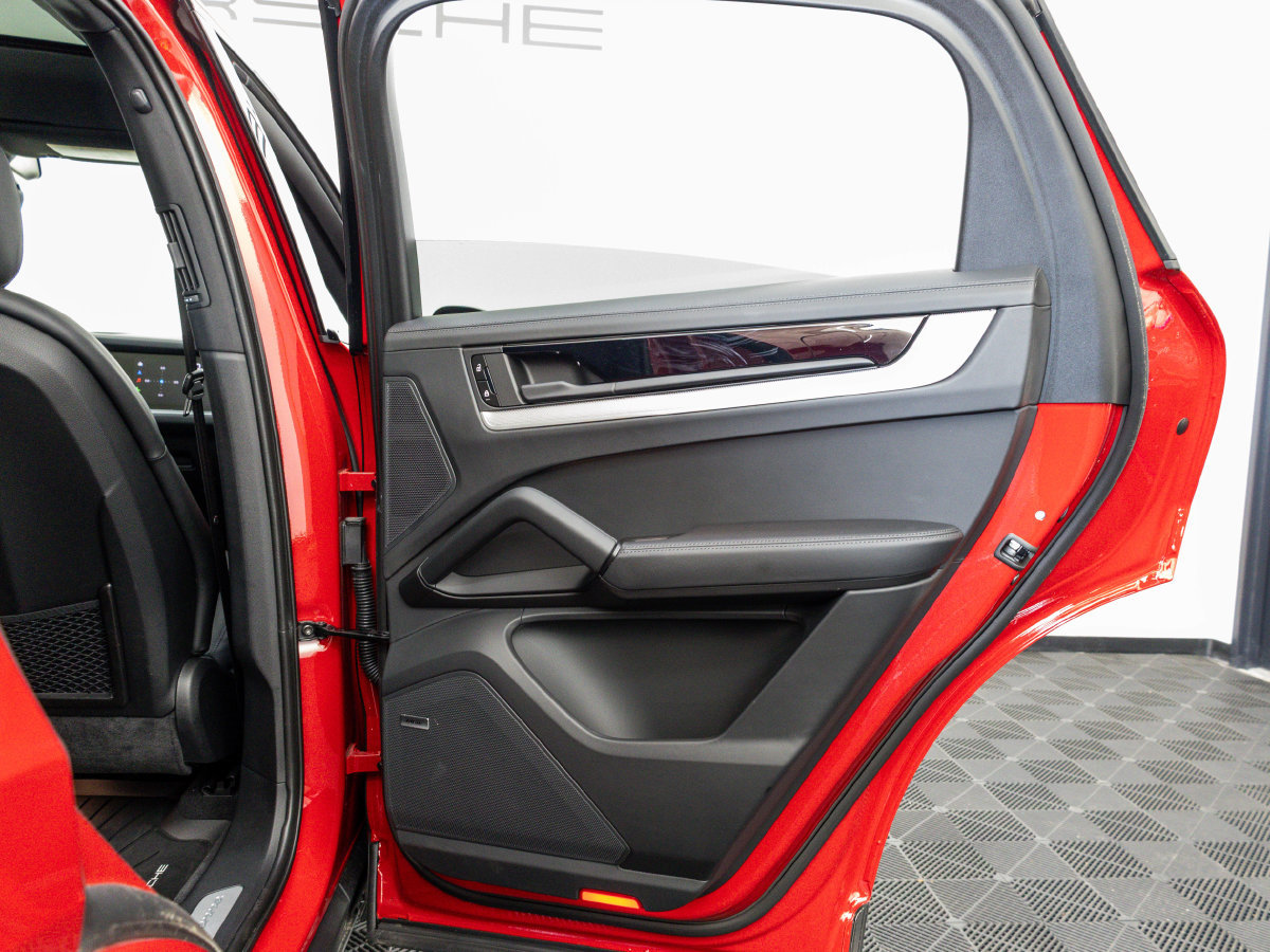 Certified 2026 Porsche Cayenne S AWD/4WD image 36
