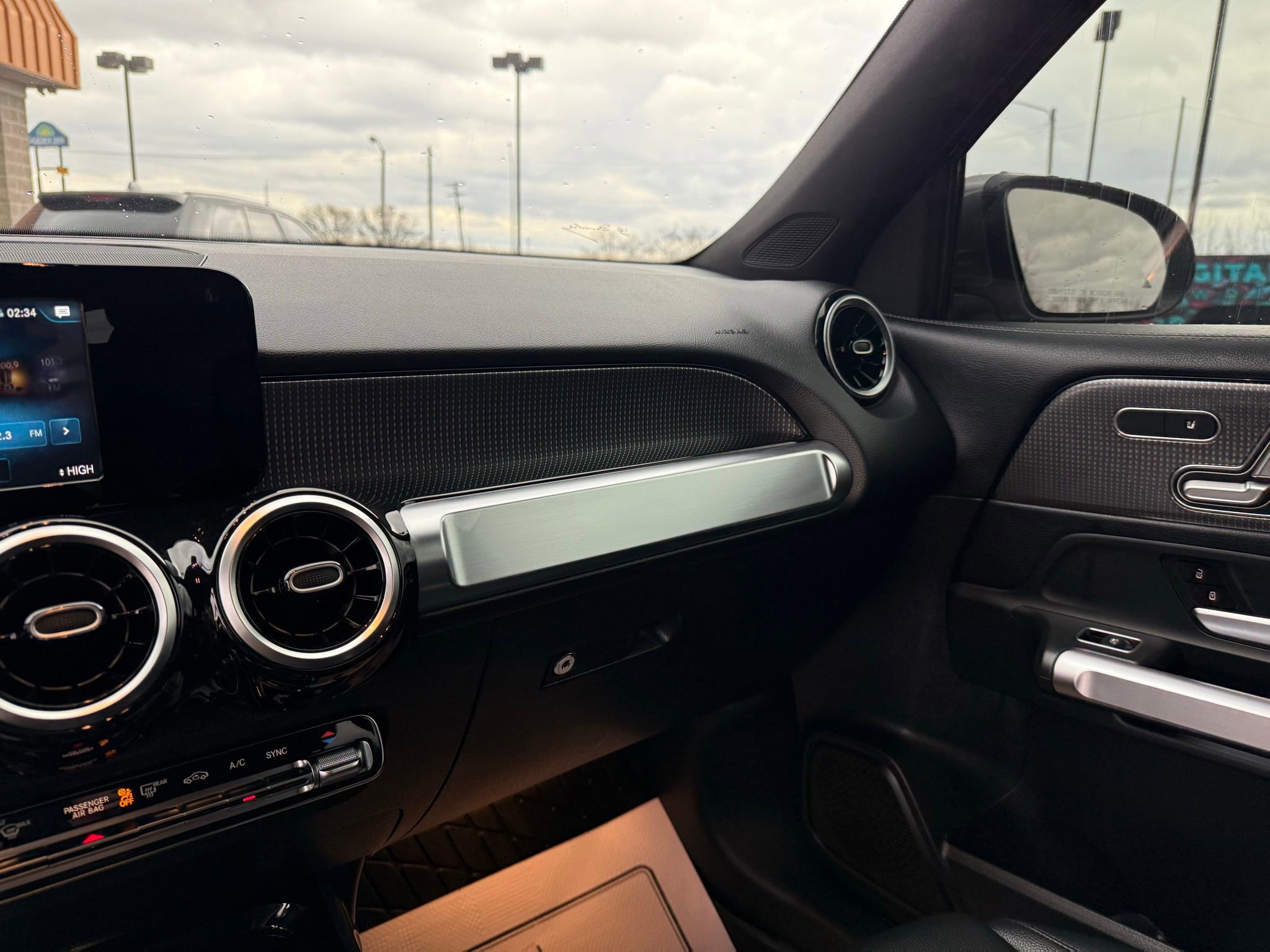 Used 2020 Mercedes-Benz GLB 250 4MATIC image 47