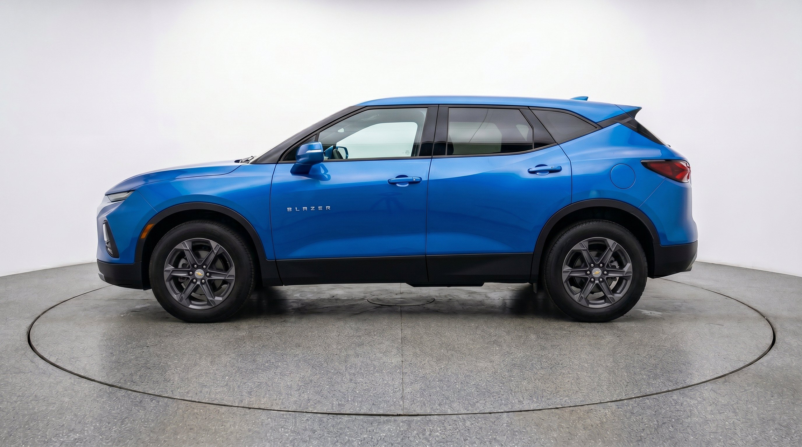 Used 2025 Chevrolet Blazer LT FWD image 5