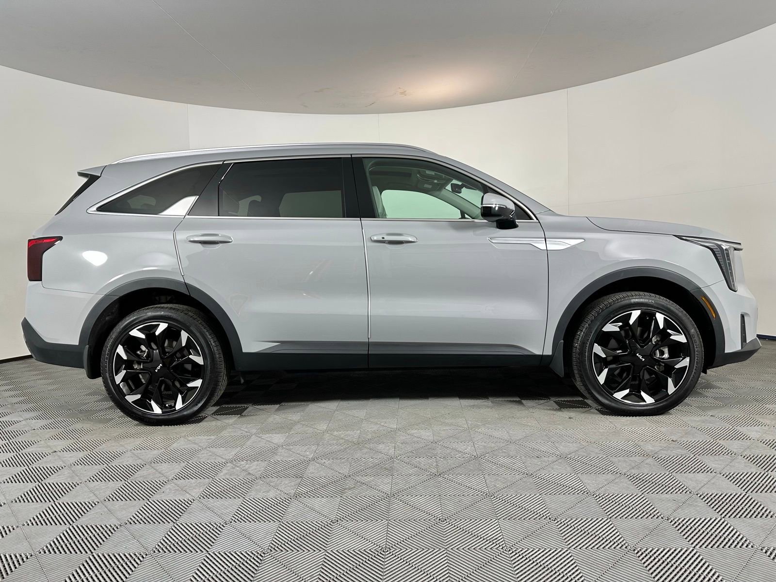 Used 2025 Kia Sorento EX w/ Panoramic Sunroof Package image 33