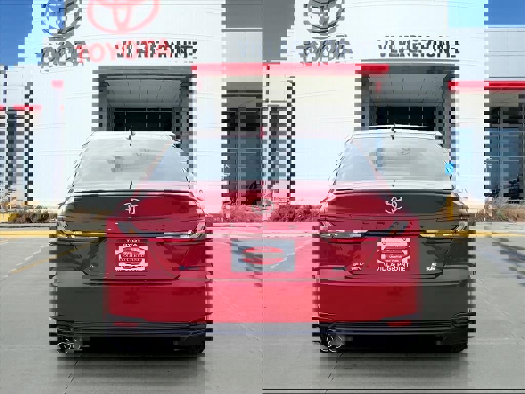 Used 2026 Toyota Camry SE image 4