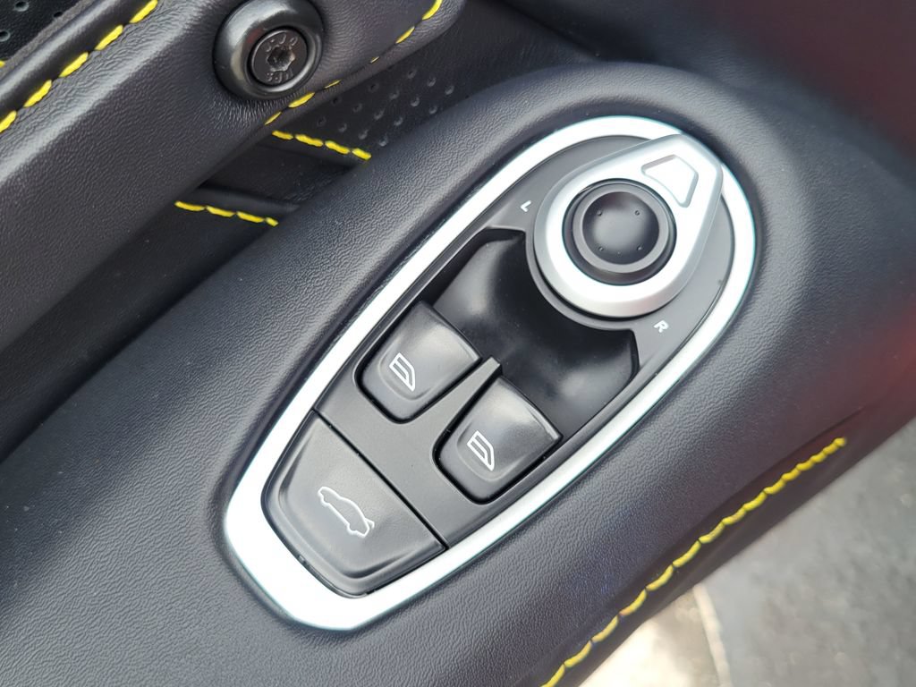 Used 2023 Aston Martin V8 Vantage Coupe RWD image 14