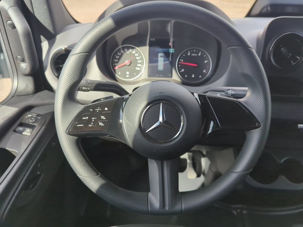 Used 2025 Mercedes-Benz Sprinter 2500 image 18