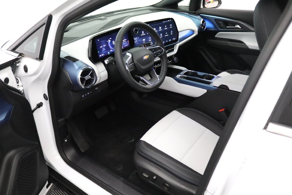 Certified 2025 Chevrolet Equinox EV LT FWD image 14