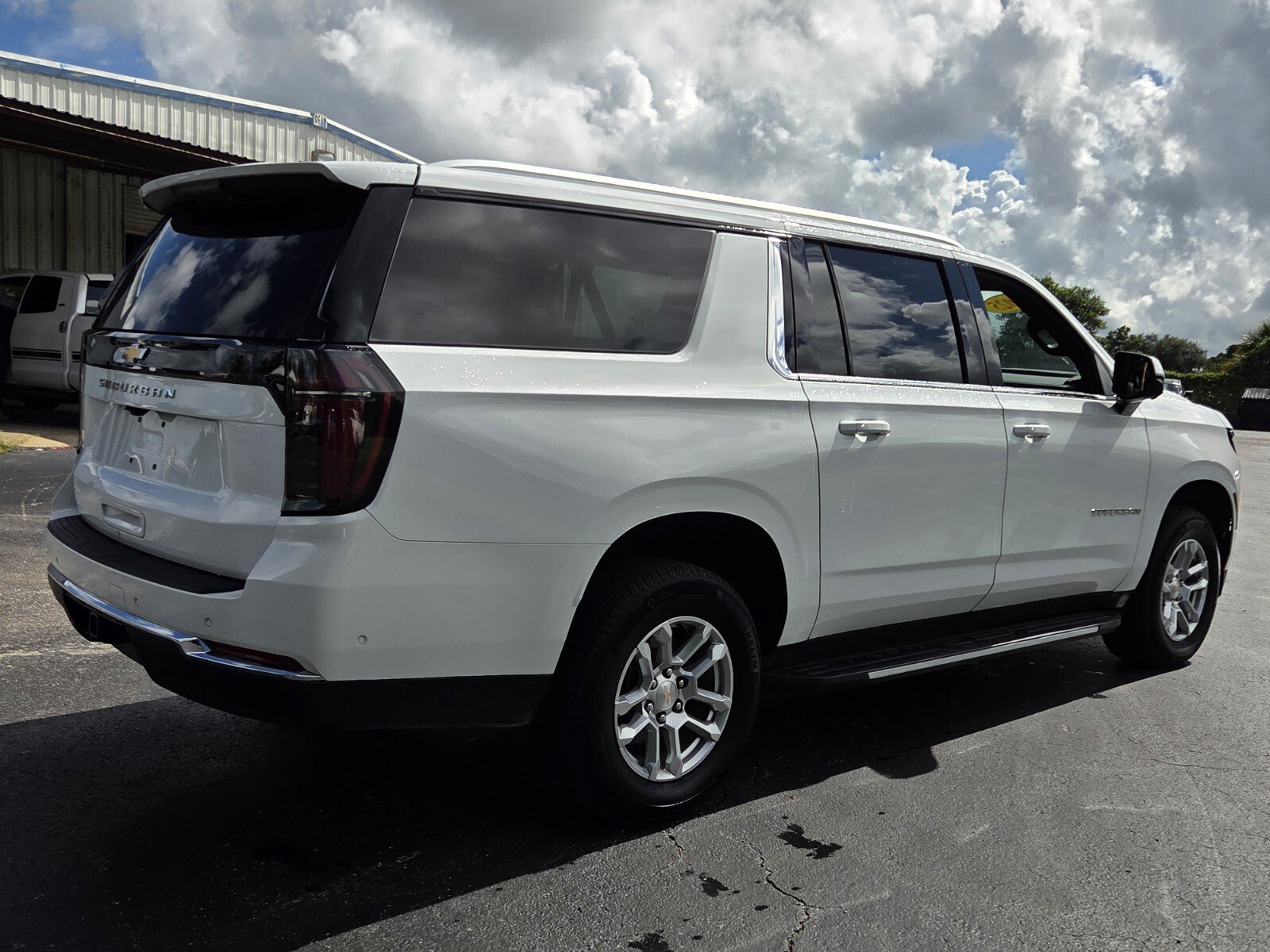 Certified 2025 Chevrolet Suburban LS RWD image 5