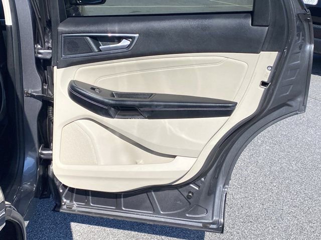 Used 2022 Ford Edge Titanium image 30