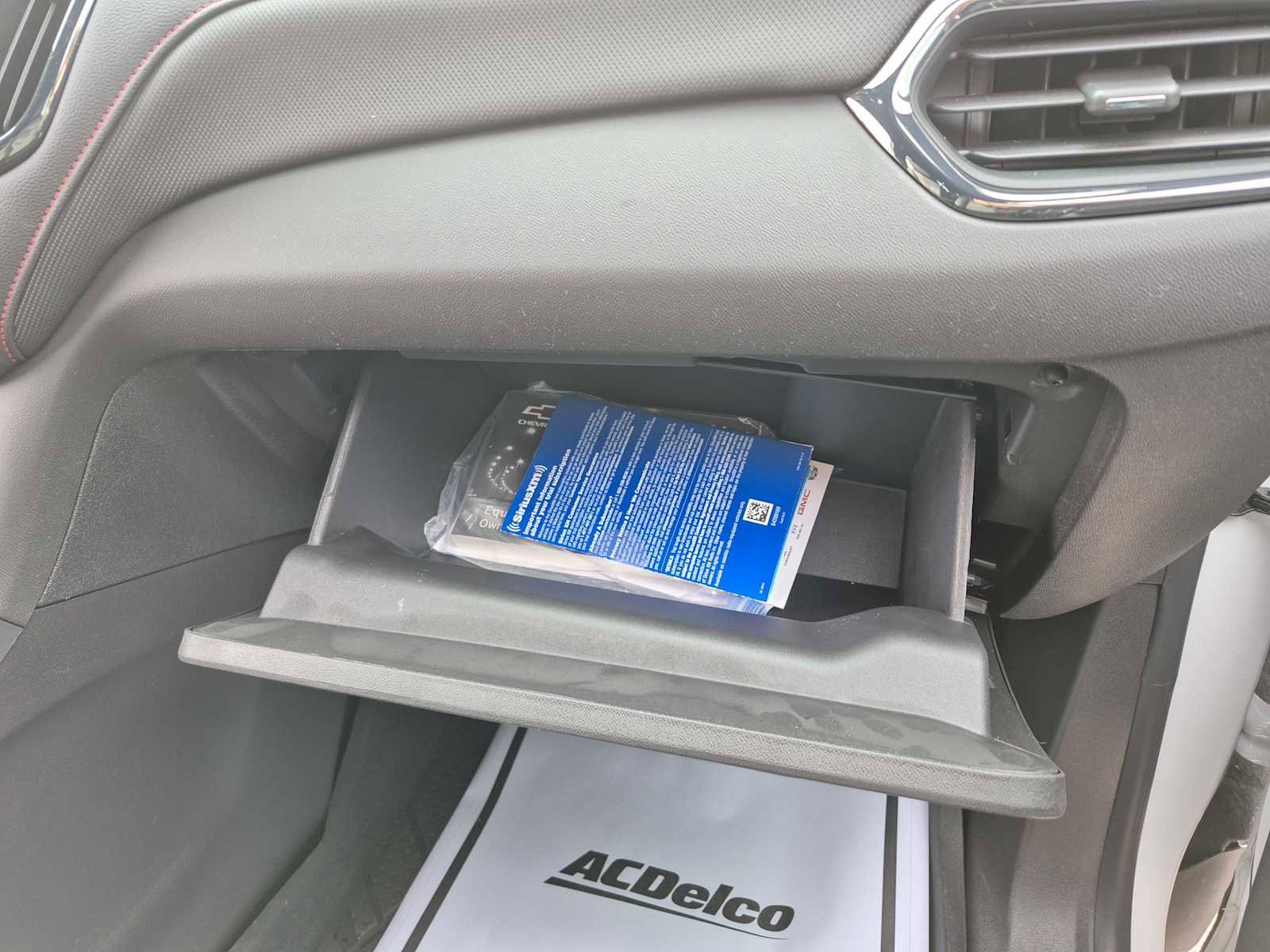 Used 2024 Chevrolet Equinox RS w/ RS Leather Package image 32