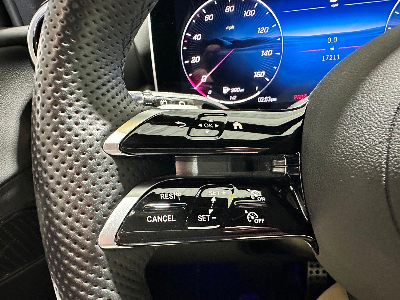 Used 2025 Mercedes-Benz GLC 300 4MATIC image 18