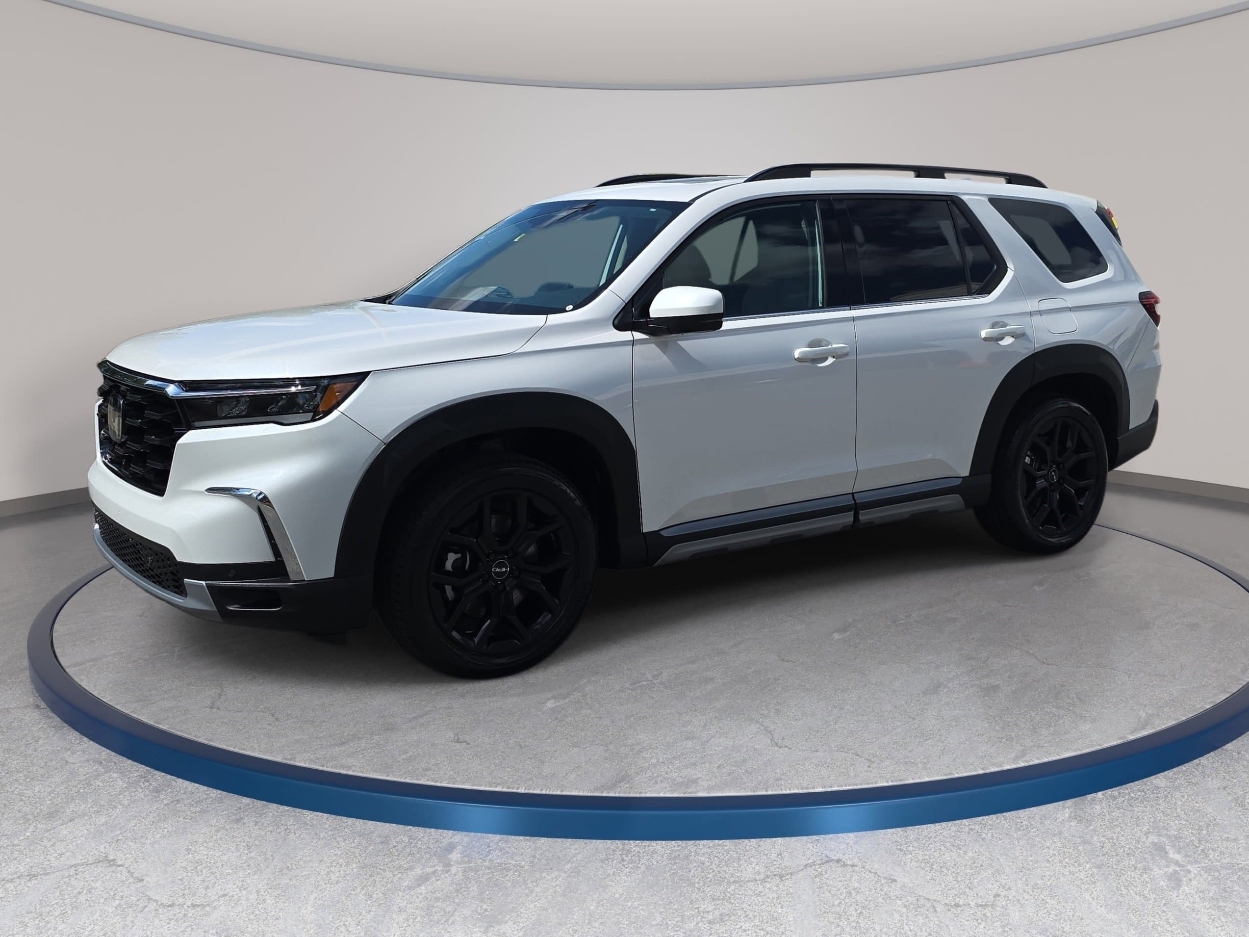 Used 2025 Honda Pilot Touring image 1