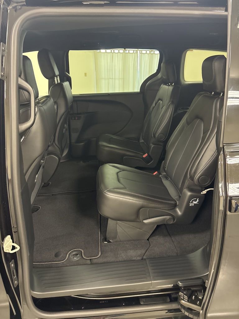 New 2026 Chrysler Pacifica Select w/ S Appearance Package image 20