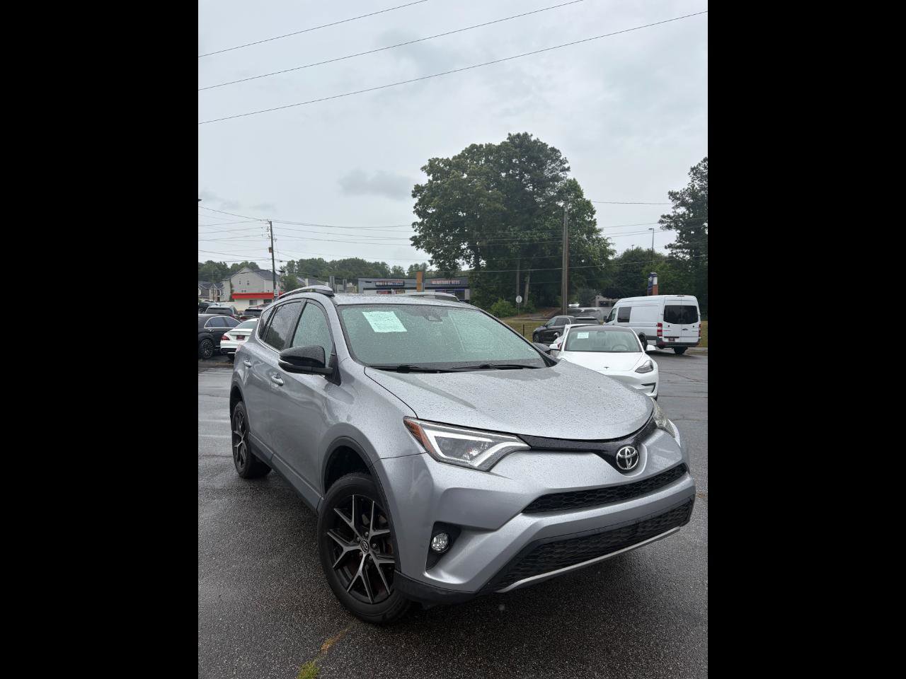 Used 2017 Toyota RAV4 SE FWD image 1