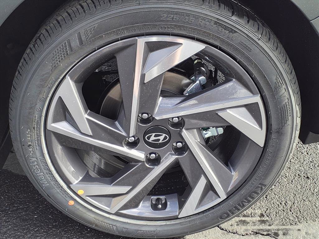 New 2025 Hyundai Elantra Limited FWD image 4