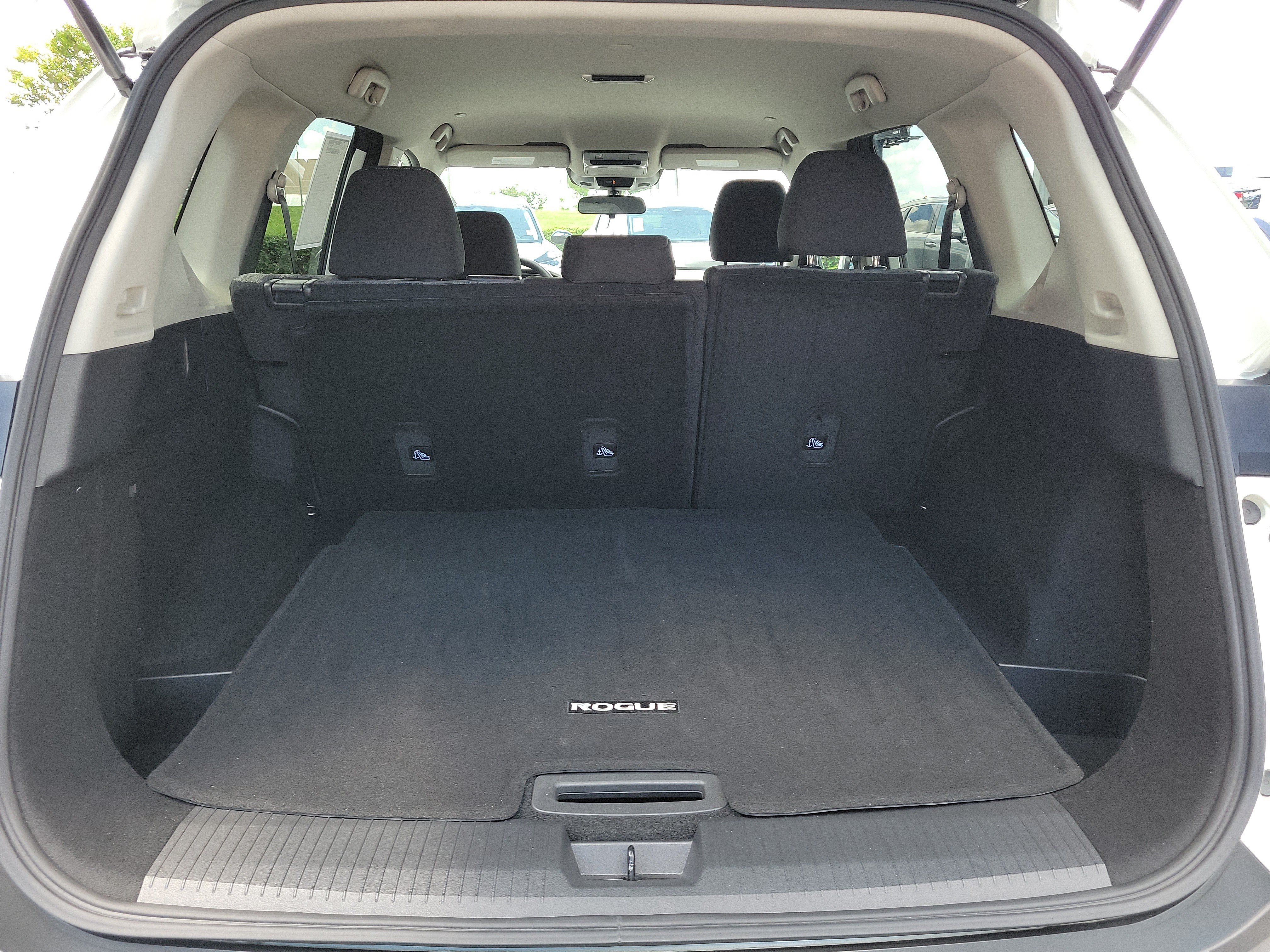 Certified 2023 Nissan Rogue SV FWD image 12