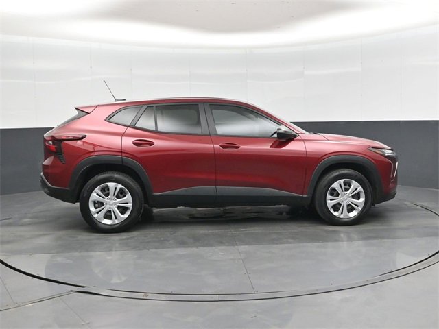 Used 2024 Chevrolet Trax LS image 2