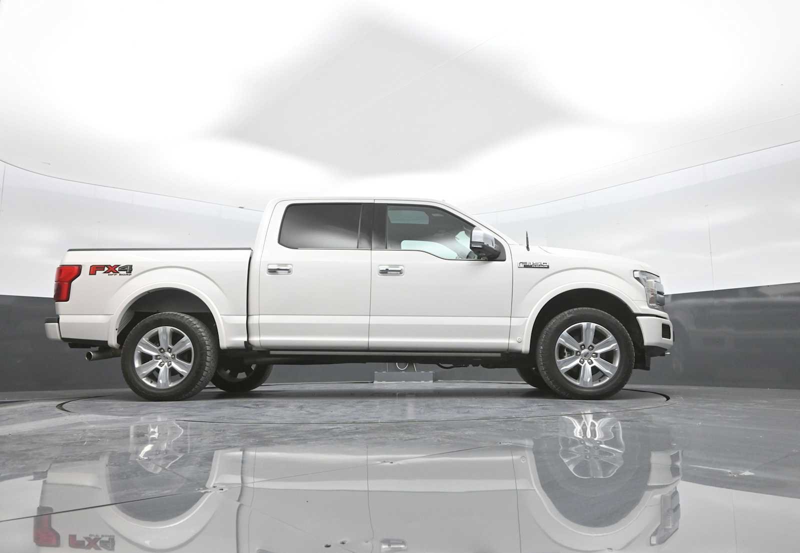 Used 2018 Ford F150 Platinum w/ Equipment Group 701A Luxury AWD/4WD image 39