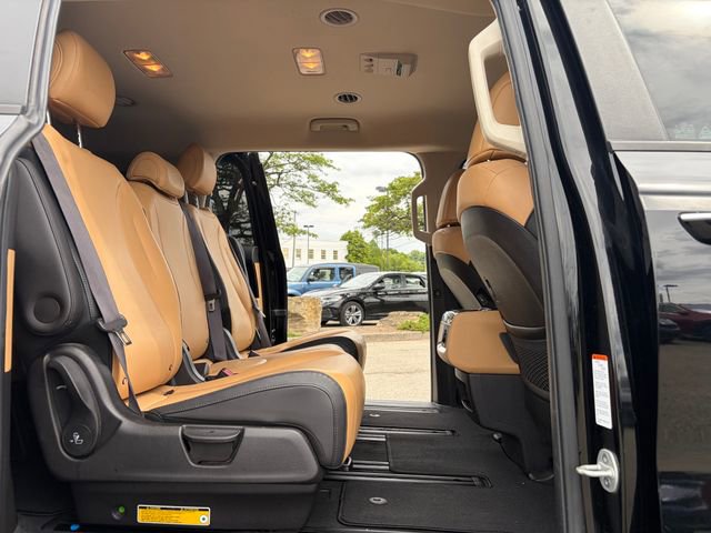 Used 2022 Kia Carnival EX FWD image 11
