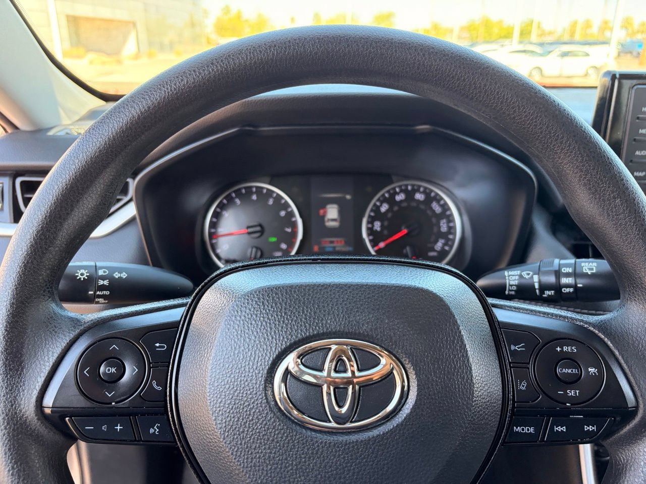 Used 2022 Toyota RAV4 XLE w/ Convenience Package FWD image 29