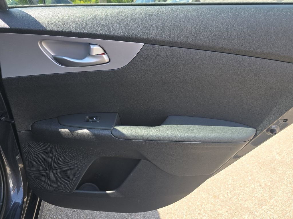 Used 2023 Kia Forte LXS FWD image 18