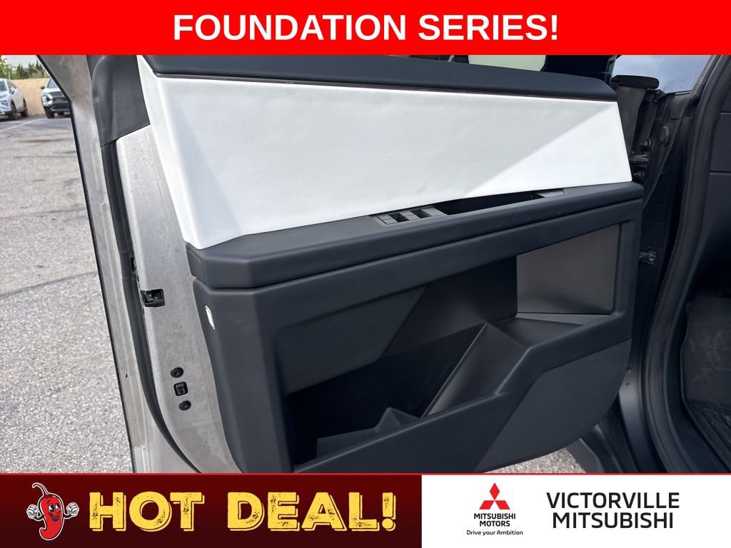 Used 2024 Tesla Cybertruck AWD Crew Cab image 31