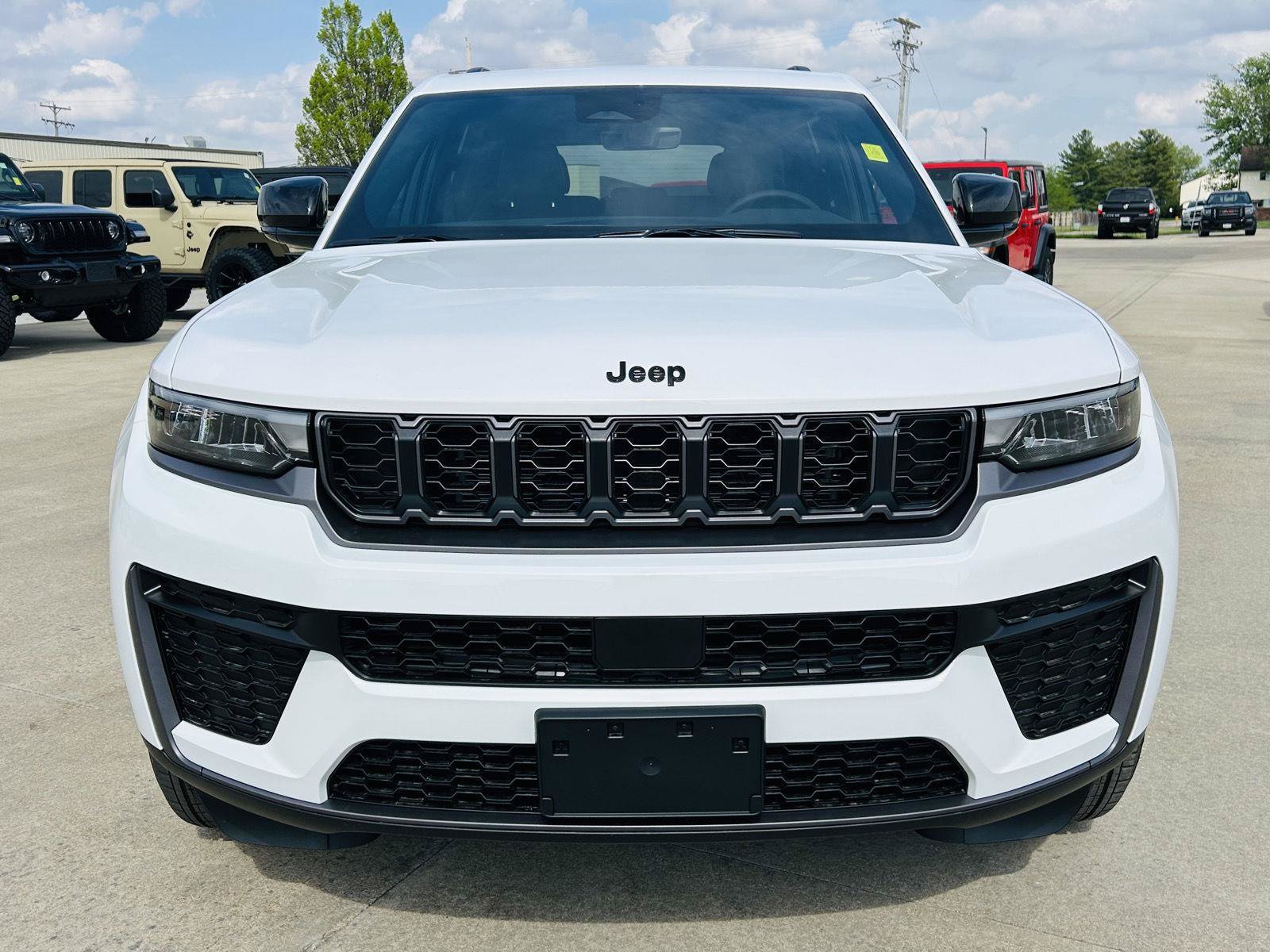 New 2026 Jeep Grand Cherokee Altitude AWD/4WD image 34