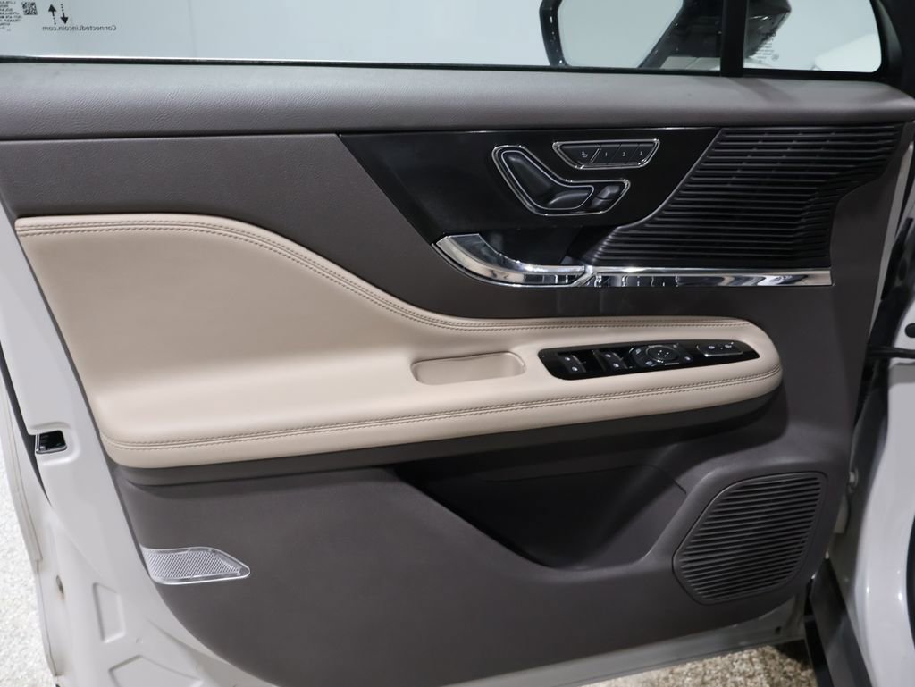 Used 2022 Lincoln Corsair Reserve w/ Equipment Group 201A image 13