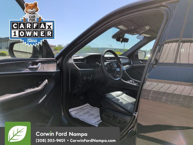 Used 2025 Jeep Grand Cherokee Limited w/ Black Appearance Package AWD/4WD image 9
