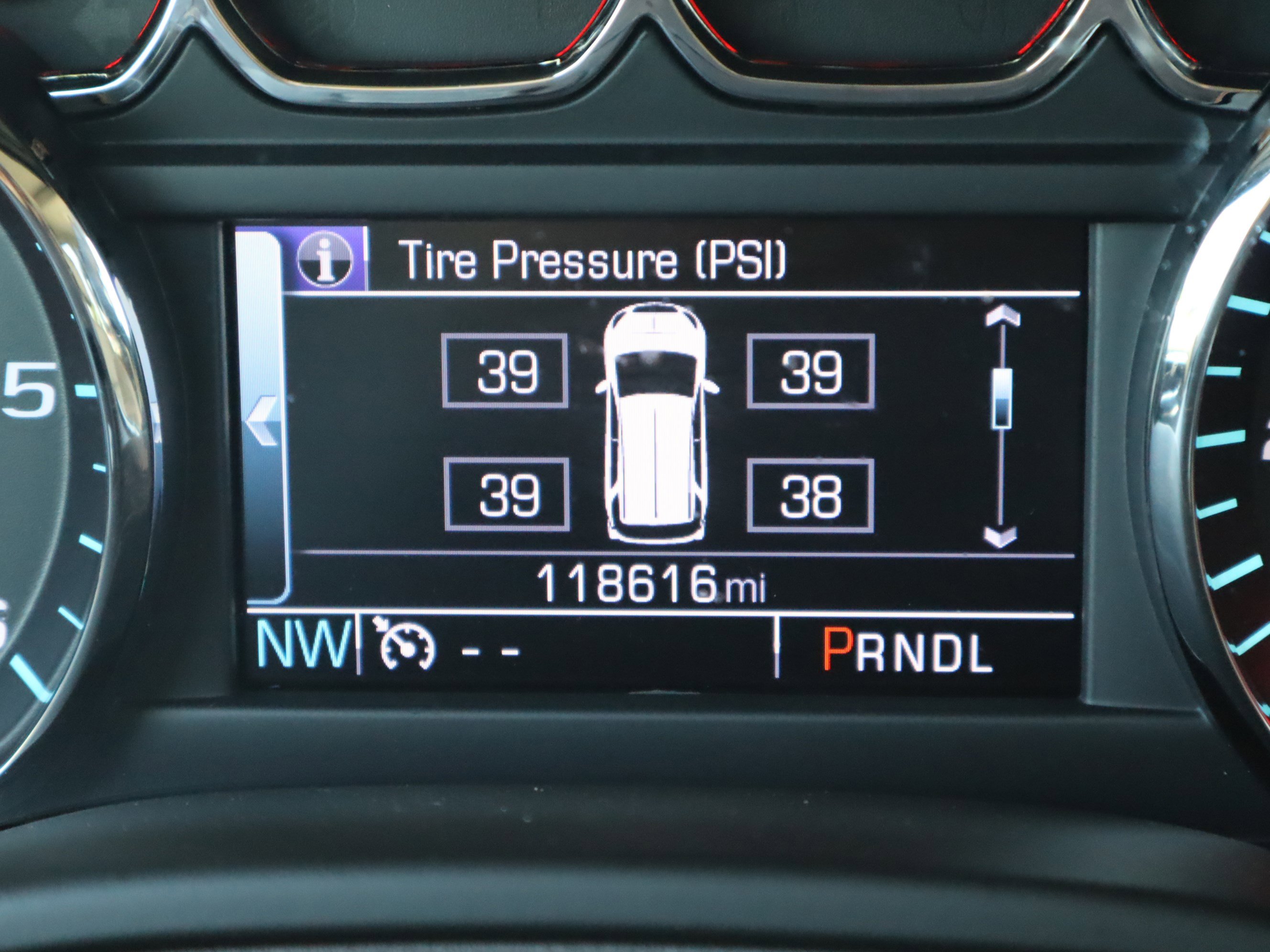 Used 2017 Chevrolet Suburban LT AWD/4WD image 27