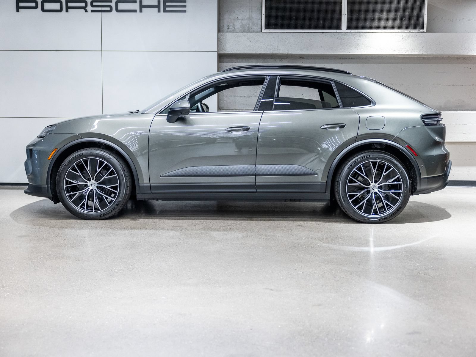 New 2026 Porsche Macan 4 Electric AWD/4WD image 2